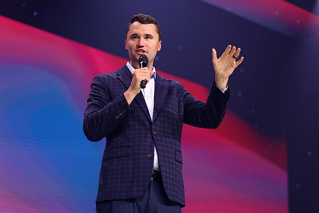 Charlie Kirk doodgeschoten tijdens een toespraak op een universiteit