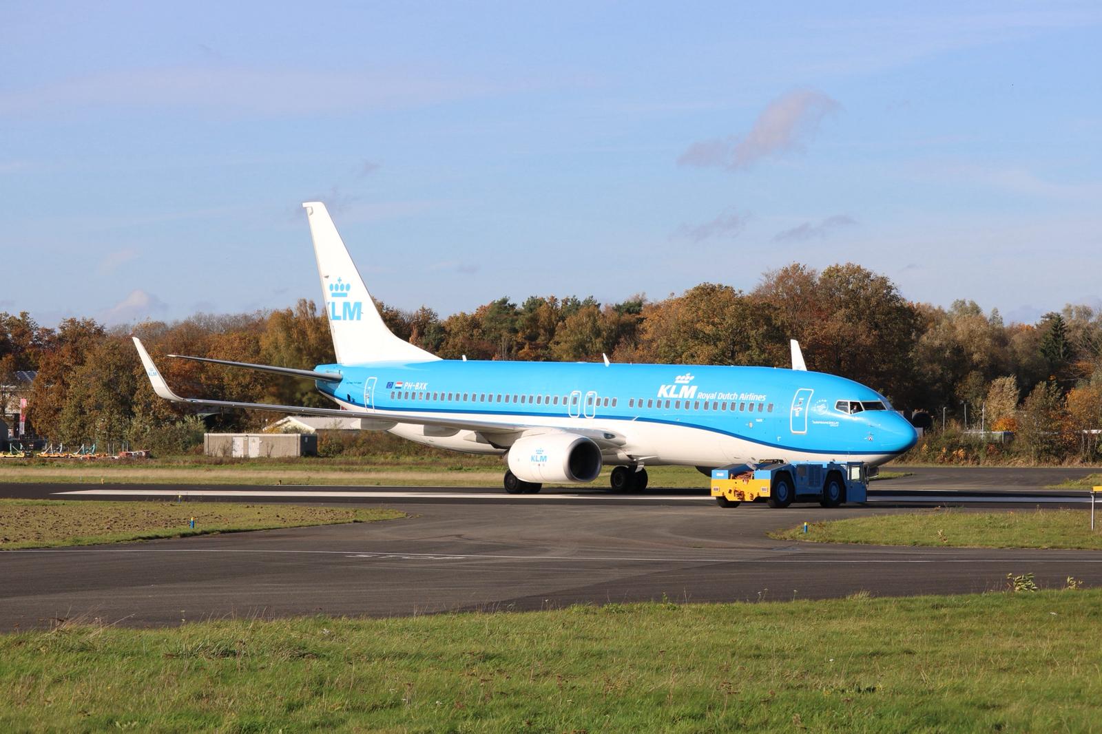 KLM Boeing 737-800 maakt laatste landing op Vliegveld Twente